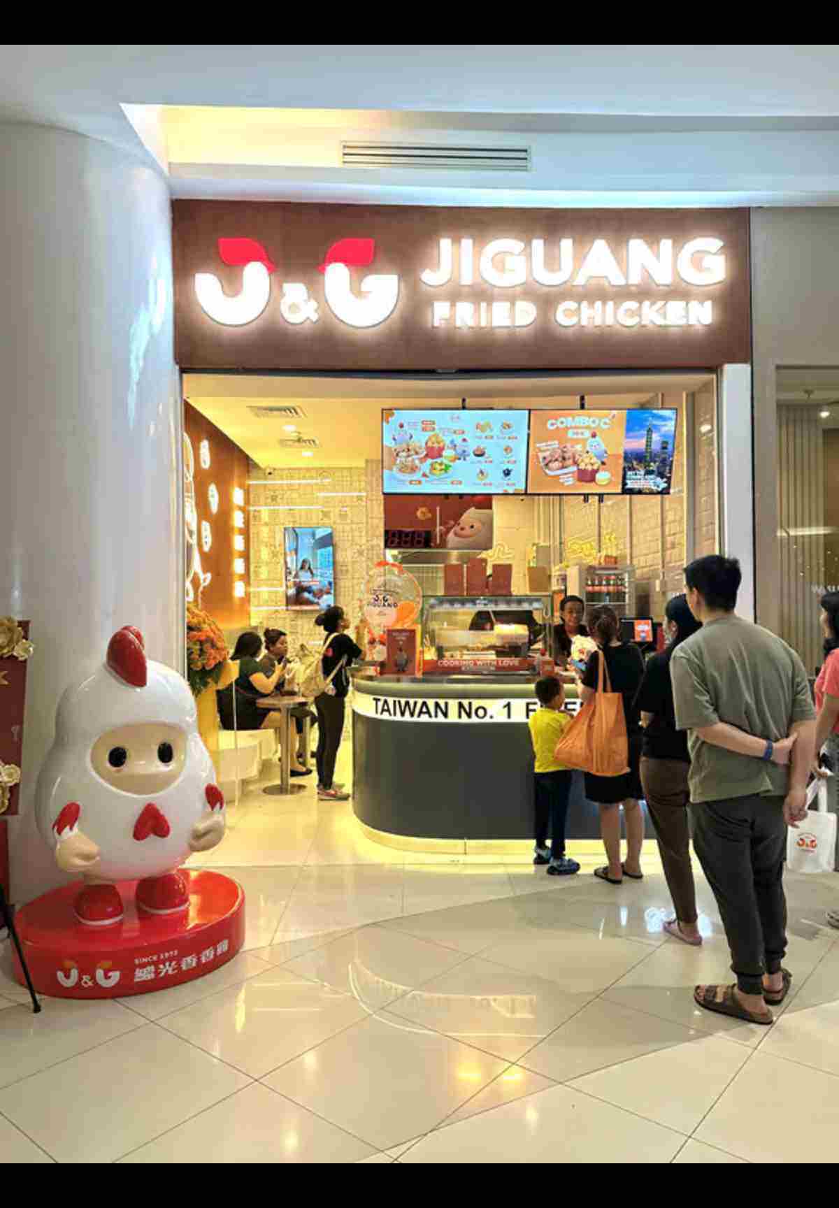 Viral Ayam Abang Arrives at Jl. Rinjani, Cilacap!